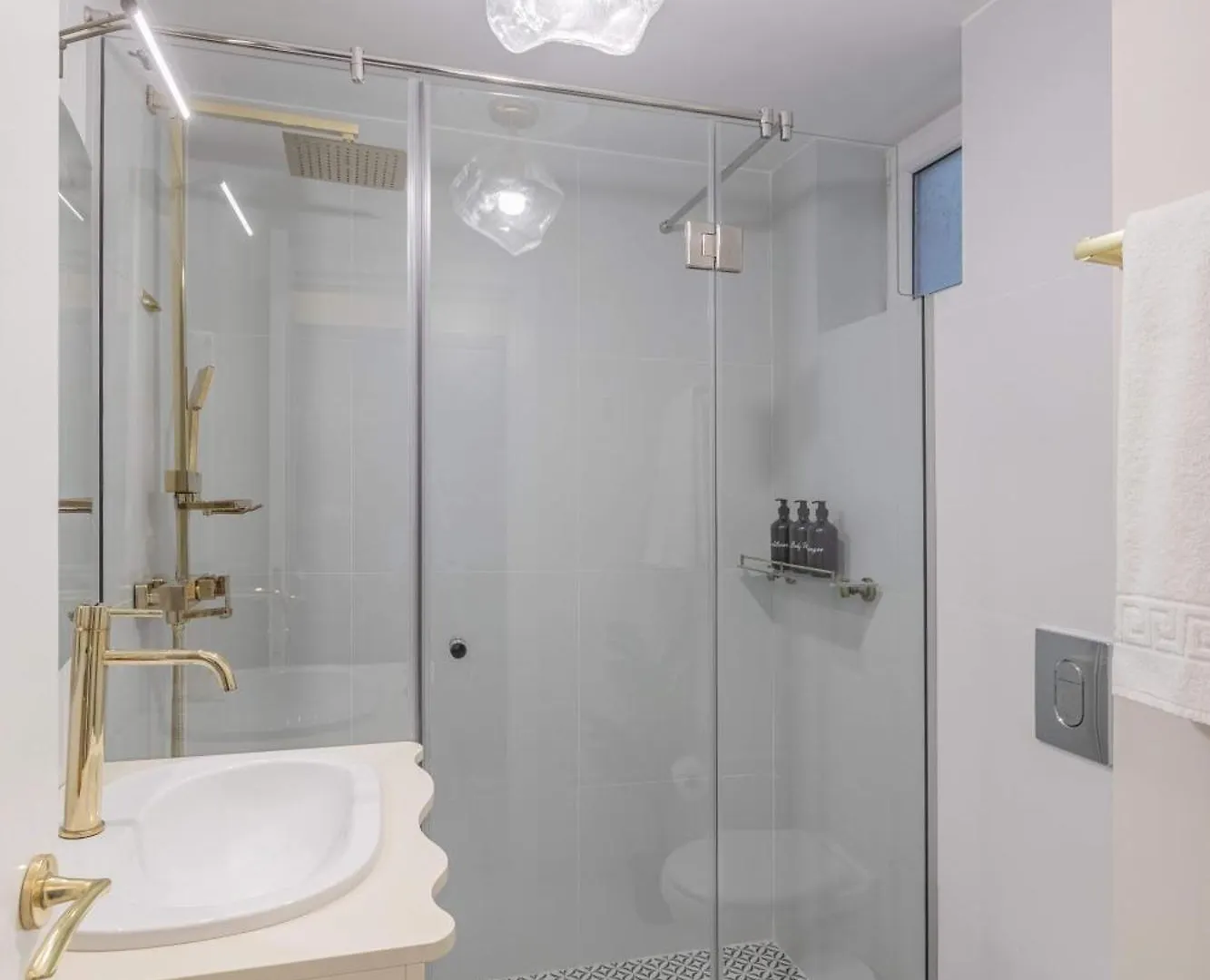 Maison Elysee - An Elegant Apartment In Piata Romana Bucureşti