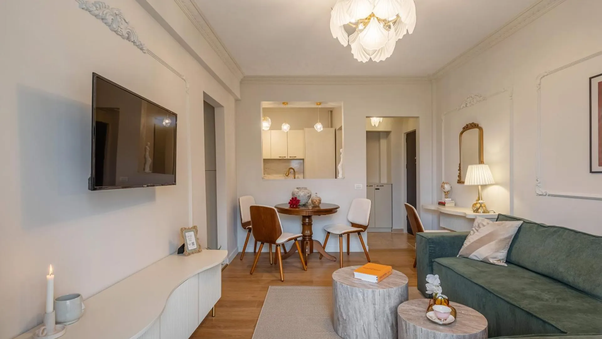 Maison Elysee - An Elegant Apartment In Piata Romana Bucureşti 0*,
