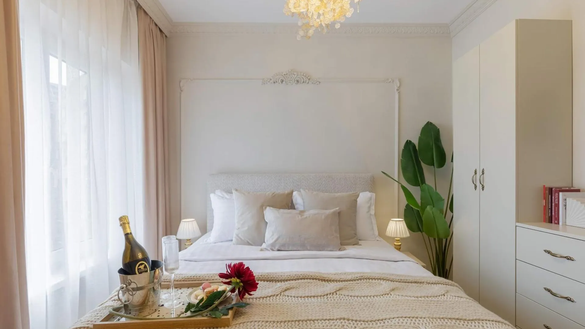 Maison Elysee - An Elegant Apartment In Piata Romana Bucureşti România