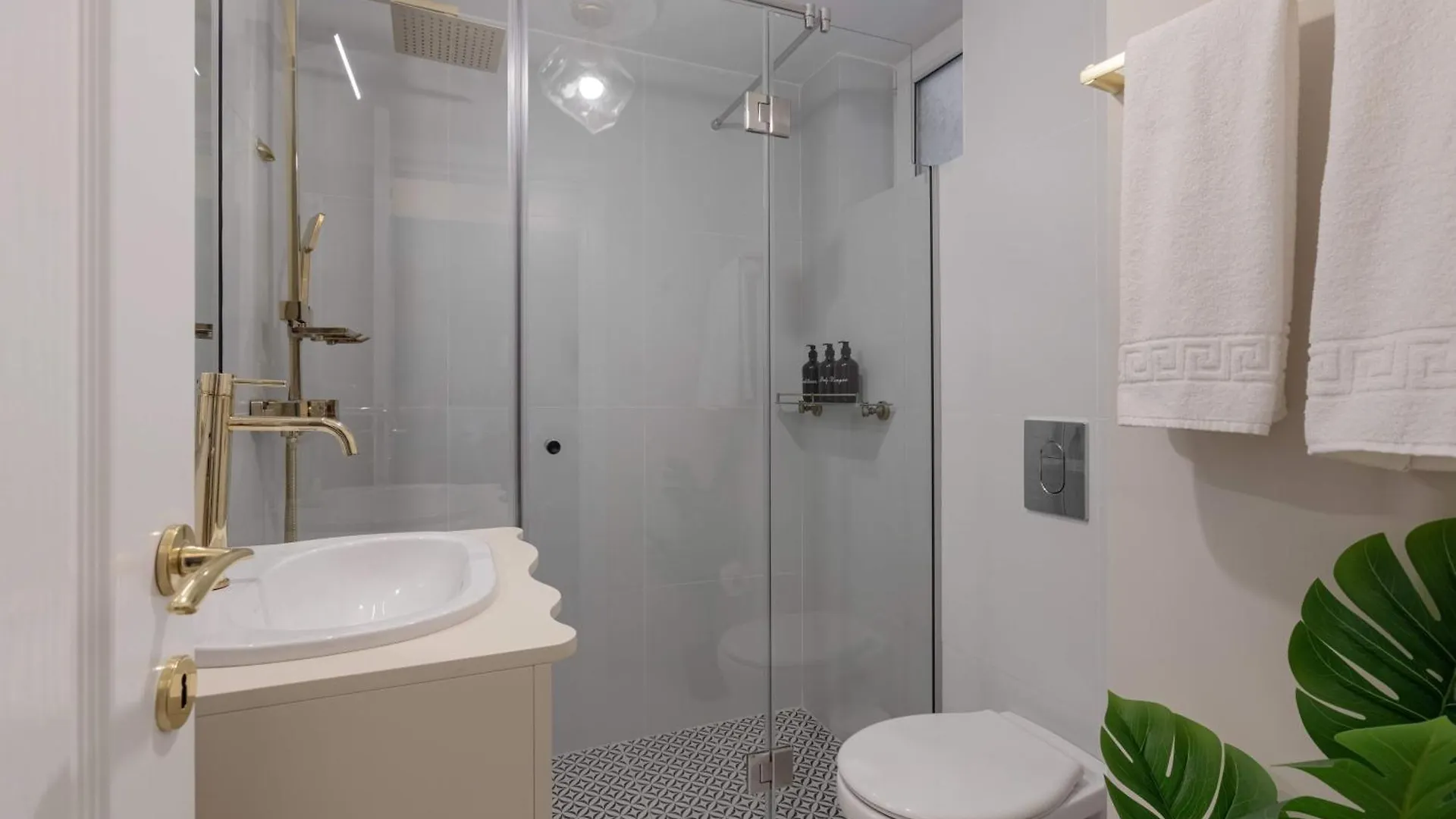 Maison Elysee - An Elegant Apartment In Piata Romana Bucureşti