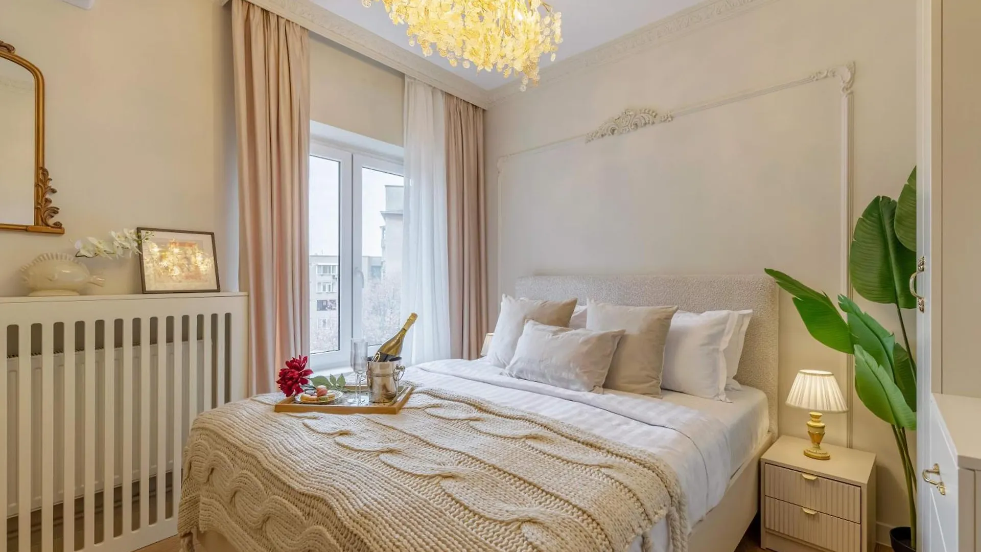 Maison Elysee - An Elegant Apartment In Piata Romana Bucureşti 0*,