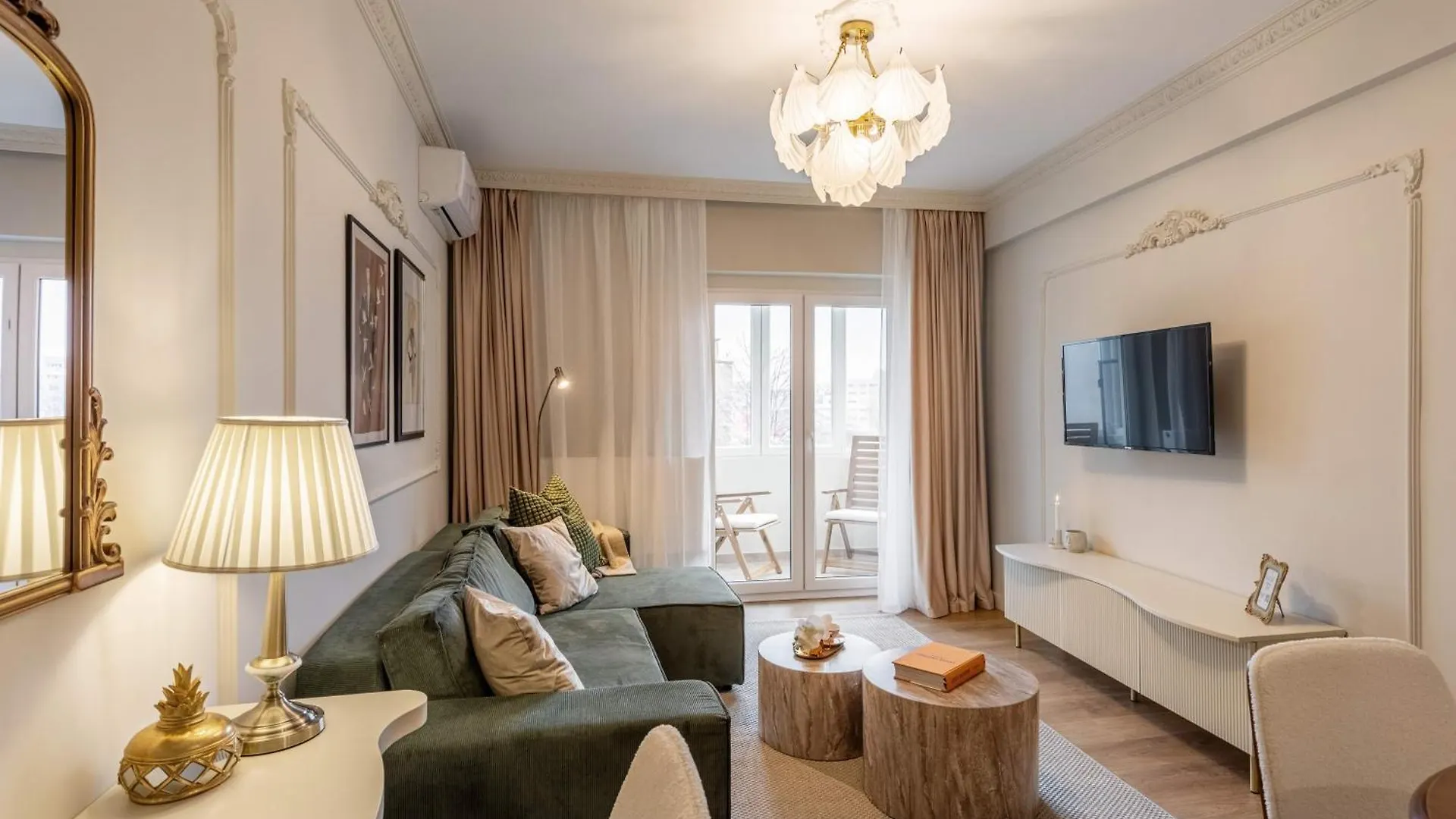 Maison Elysee - An Elegant Apartment In Piata Romana Bucharest