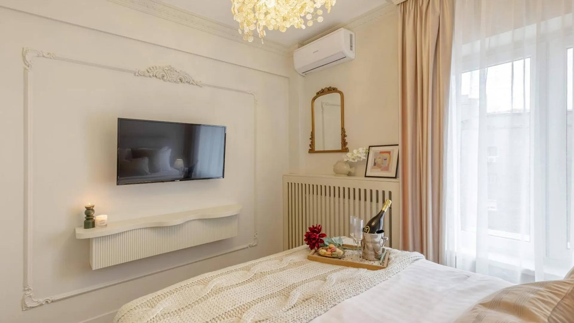 Maison Elysee - An Elegant Apartment In Piata Romana Bucarest