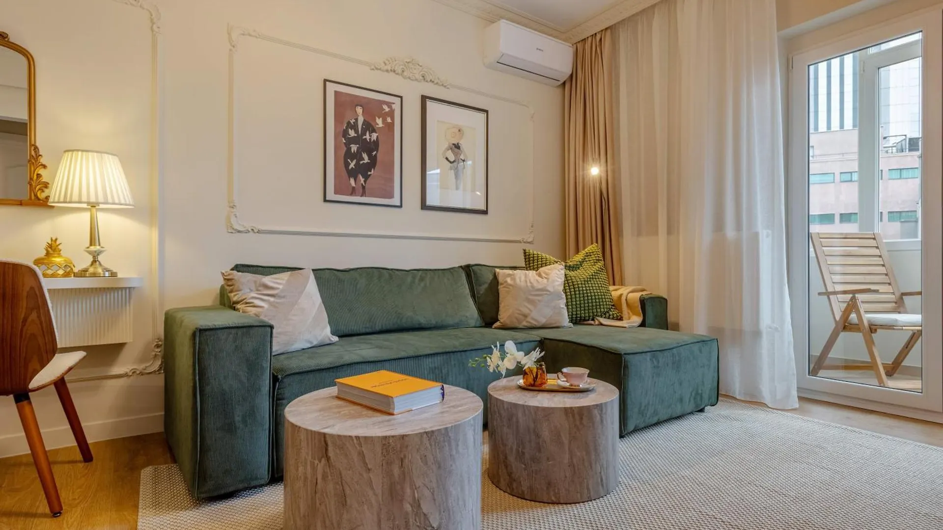 Maison Elysee - An Elegant Apartment In Piata Romana Bucharest