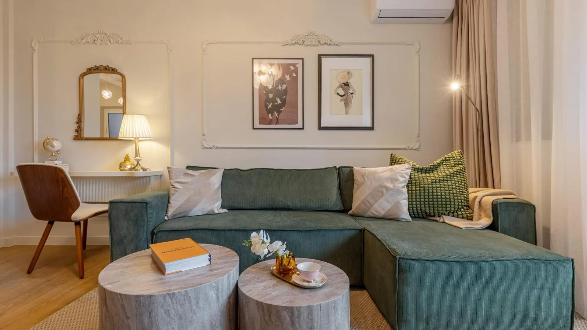 Maison Elysee - An Elegant Apartment In Piata Romana Bucharest Romania